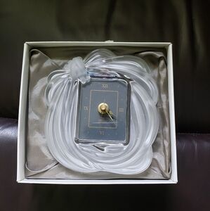 Mikasa | Quartz Frosted Glass | Desktop Clock